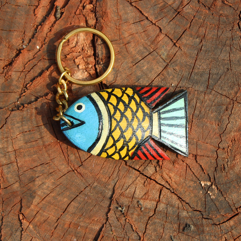Wooden keychain handpainted by a Patua artist - Yellow Fish